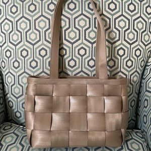 Harvey’s Seatbelt Bag